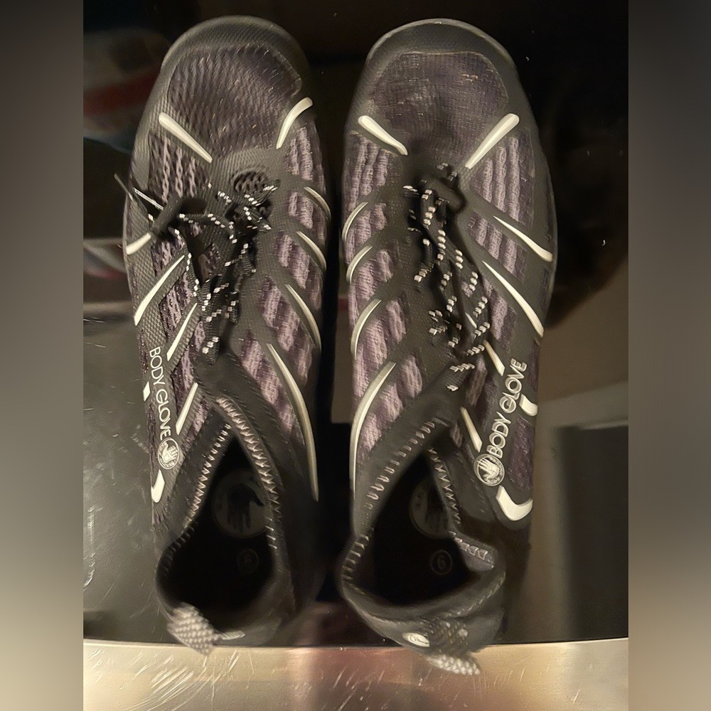 Men’s body glove water shoes in size 9